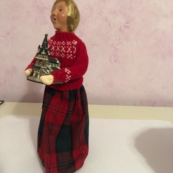 Byers choice caroler Lady with church - Picture 2 of 10